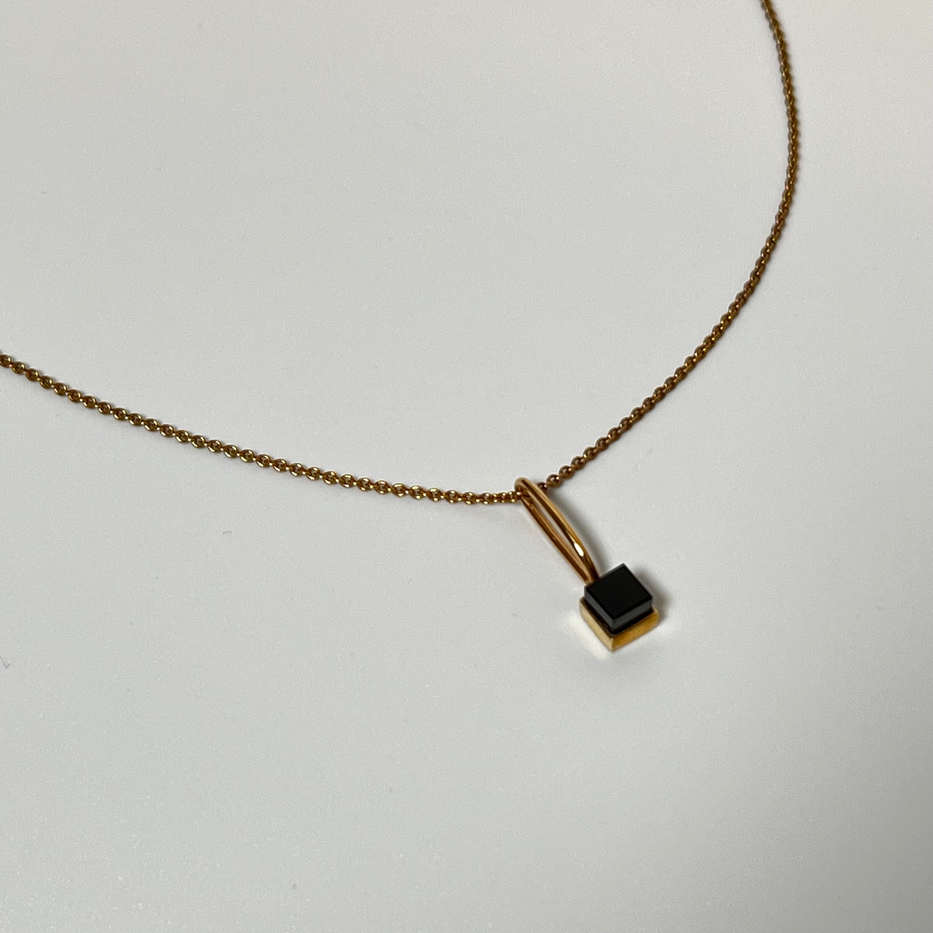 Guld Vedhæng 14kt med sort onyx