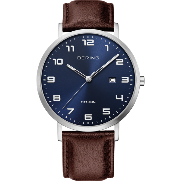 Bering Titanium Herreur børstet sølv blå 18640-505 hos Petersen Ure Smykker - produktbillede