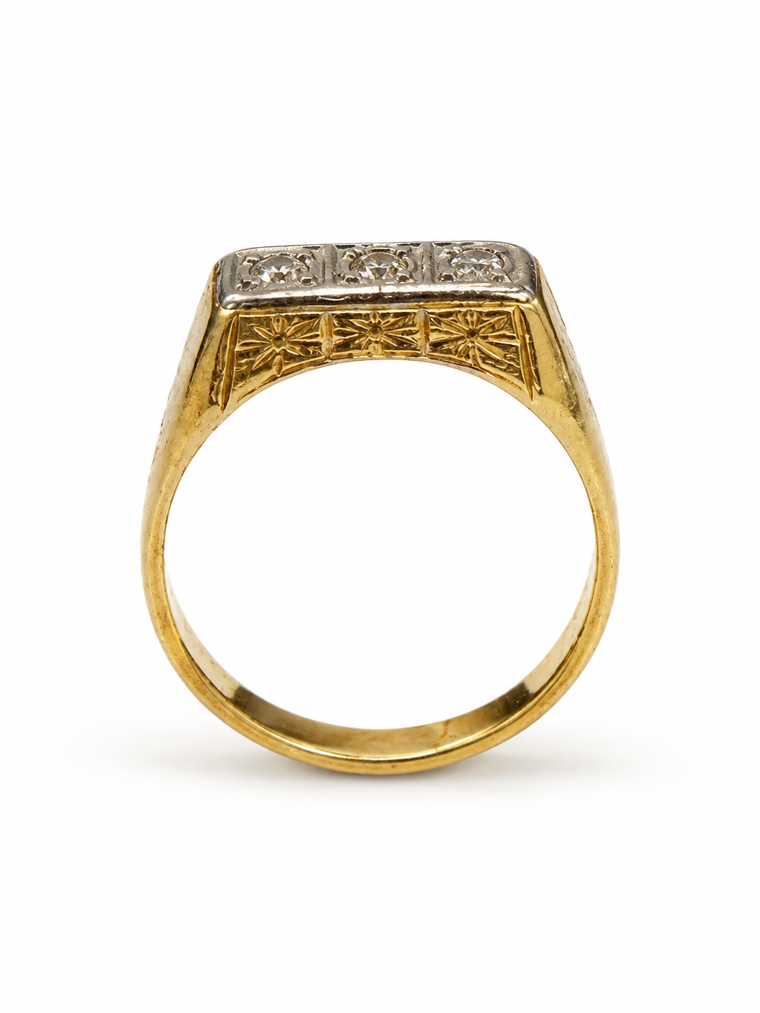 Brugt vintage ring i 14 kt. rød- og hvidguld med diamanter – produktbillede 2 [ai-redigeret]
