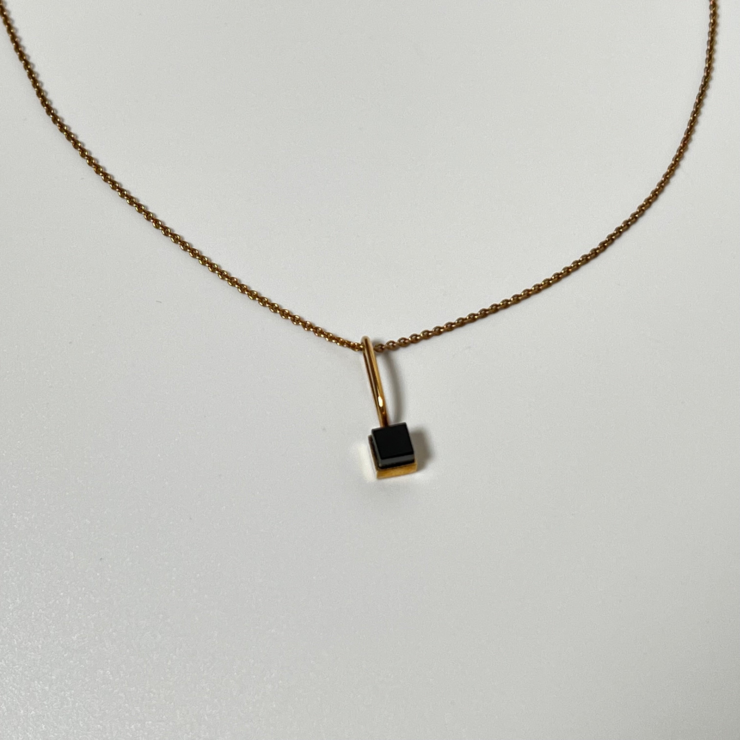Guld Vedhæng 14kt med sort onyx