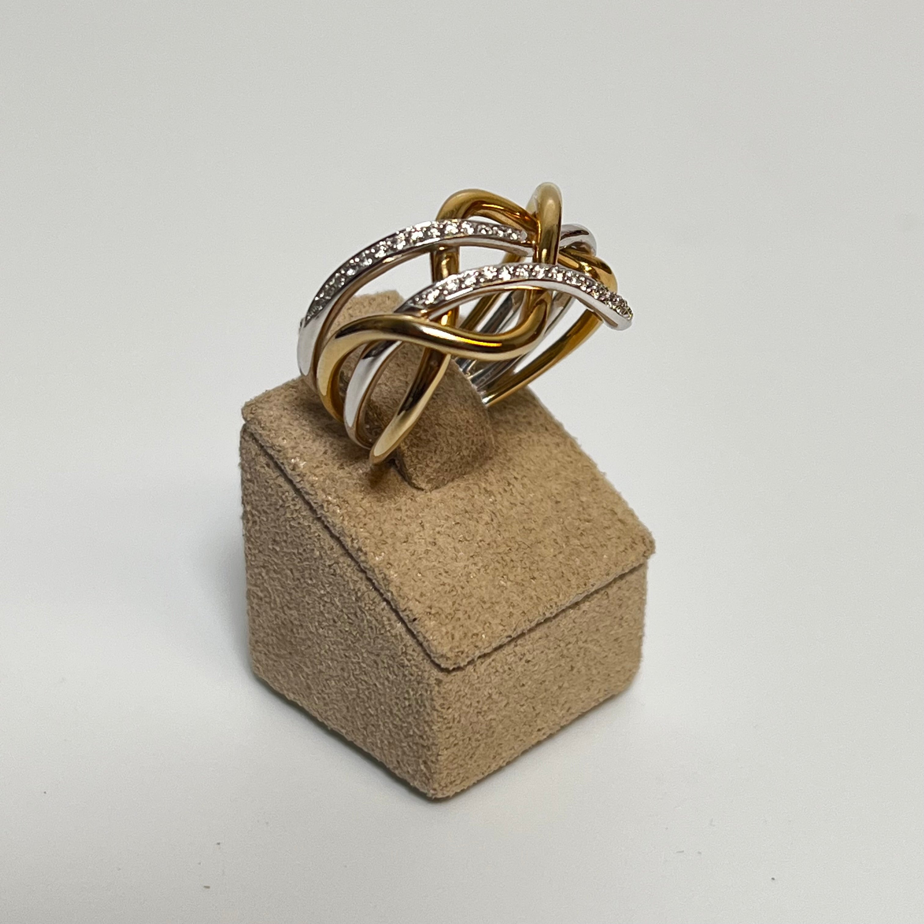 Ring med diamanter 14kt. - str 55