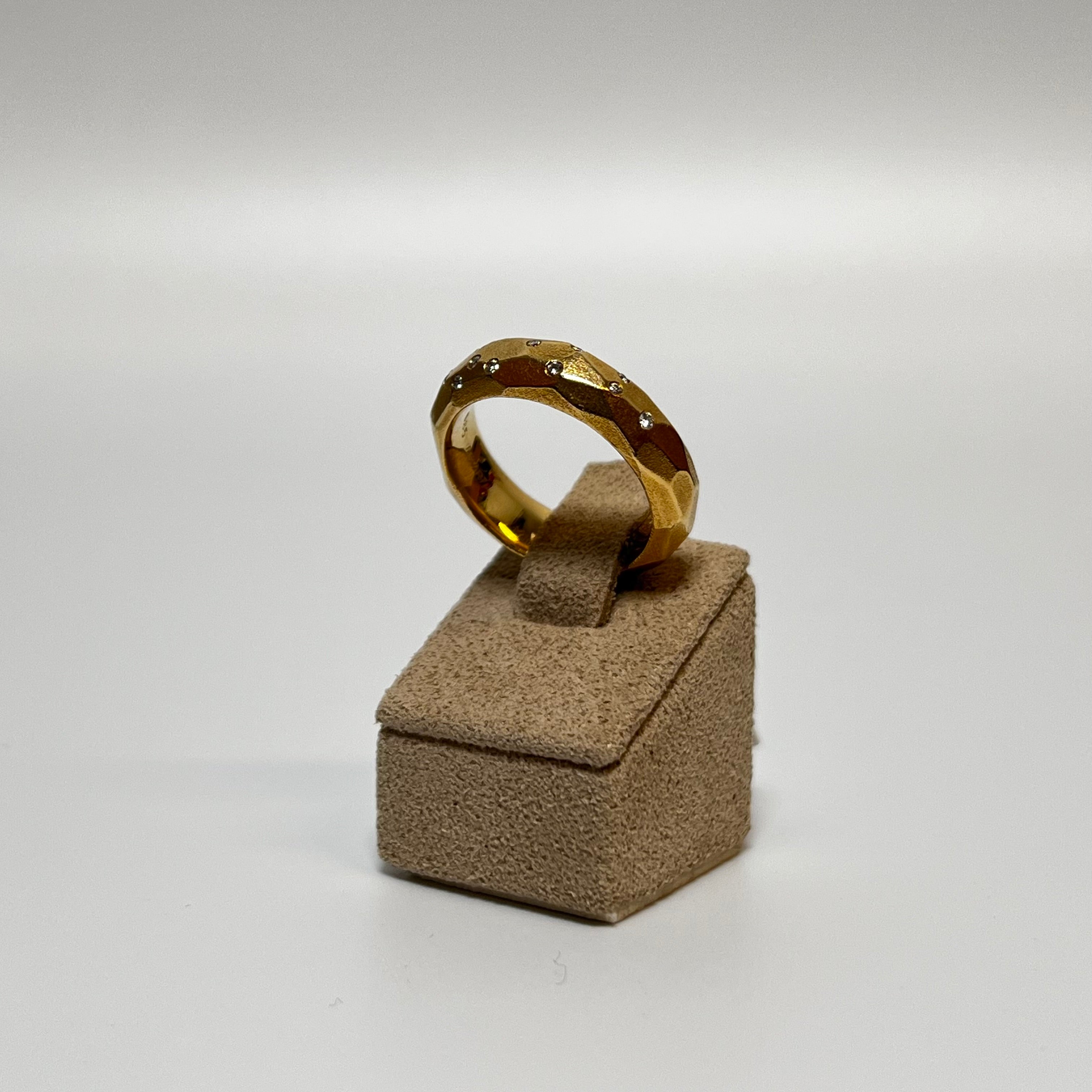 Guldring 14kt m. diamanter - str 54
