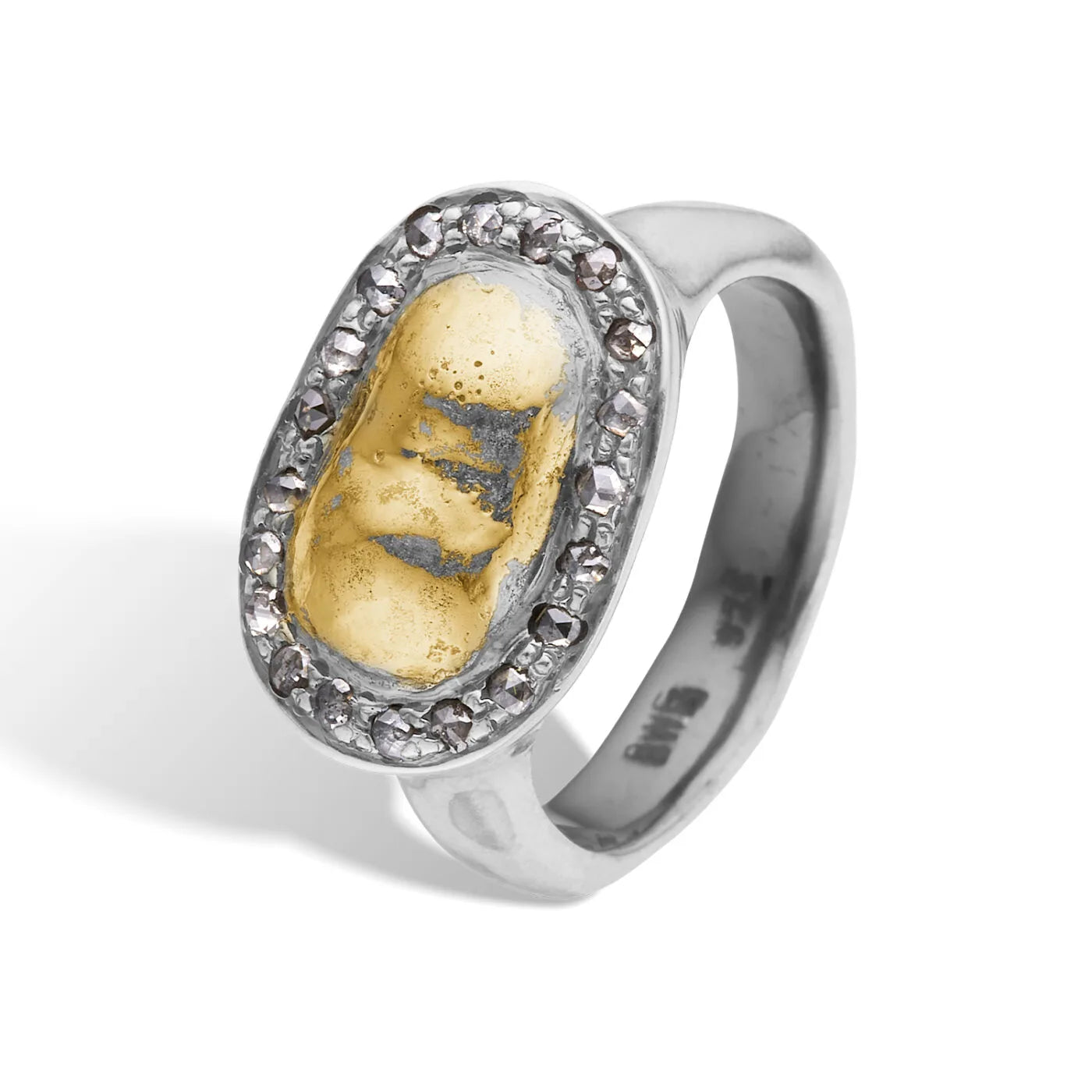 By Birdie Dagmar Signet Pavé Ring – håndlavet signetring i 18 karat guld og 925 sterling sølv med diamanter.