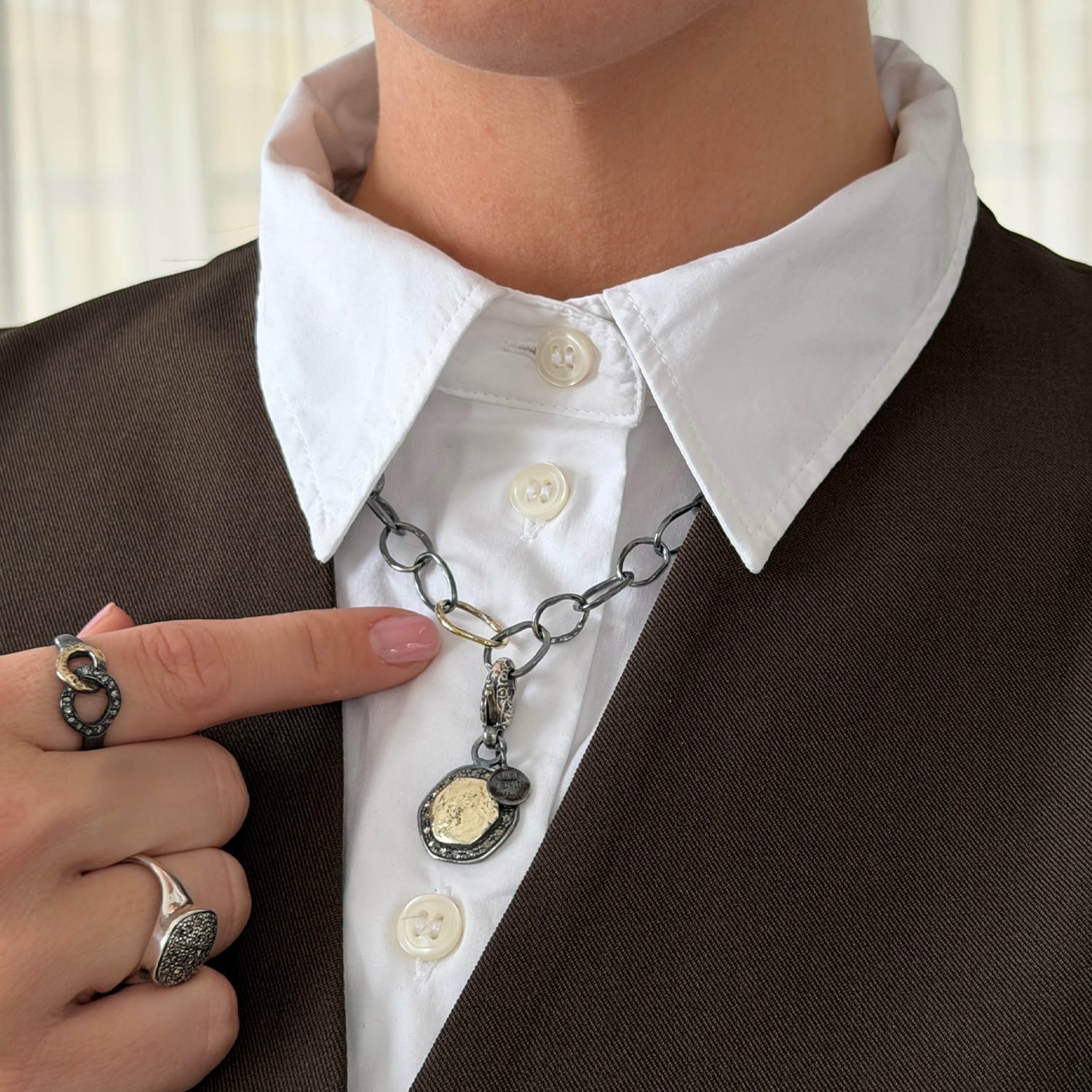ByBirdie Frida Signet Pavé eksklusiv sølvring med markant signetdesign