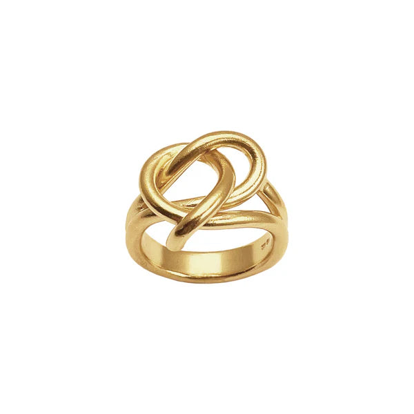 Heiring ALBA Ring Stor i forgyldt sterling sølv med skulpturelt og organisk design samt bred top på ca. 16 mm.