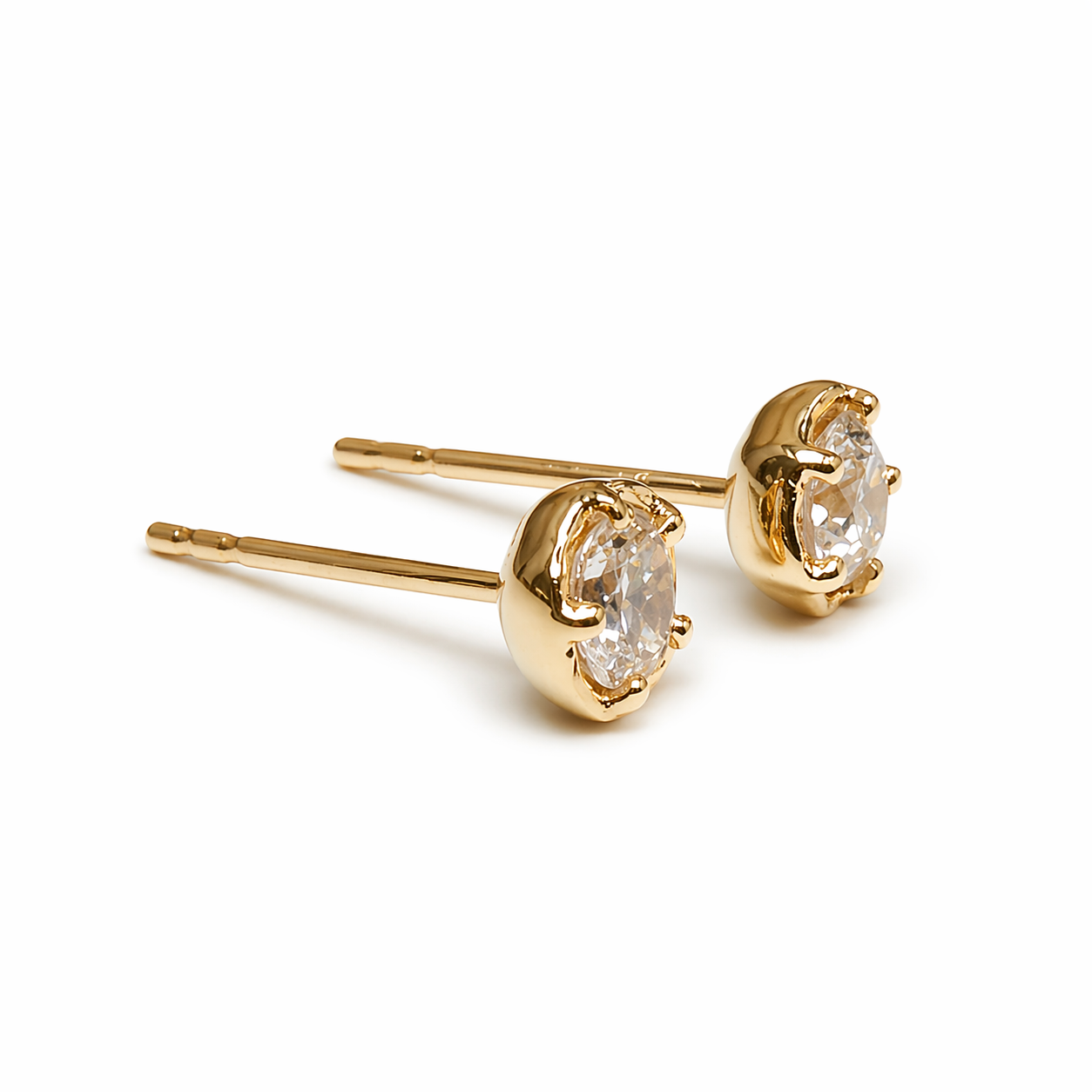 Petersen Jewels 14 kt guld øreringe med labgrown diamant set fra siden