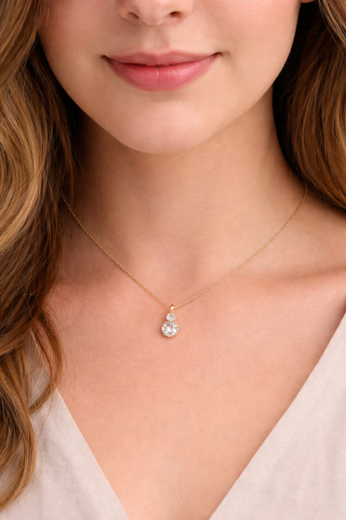 Petersen Jewels 14 kt diamantvedhæng med to labgrown diamanter båret på model