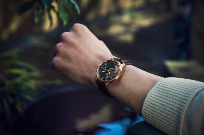 Seiko Presage HCB007J1 på håndled set fra en anden vinkel