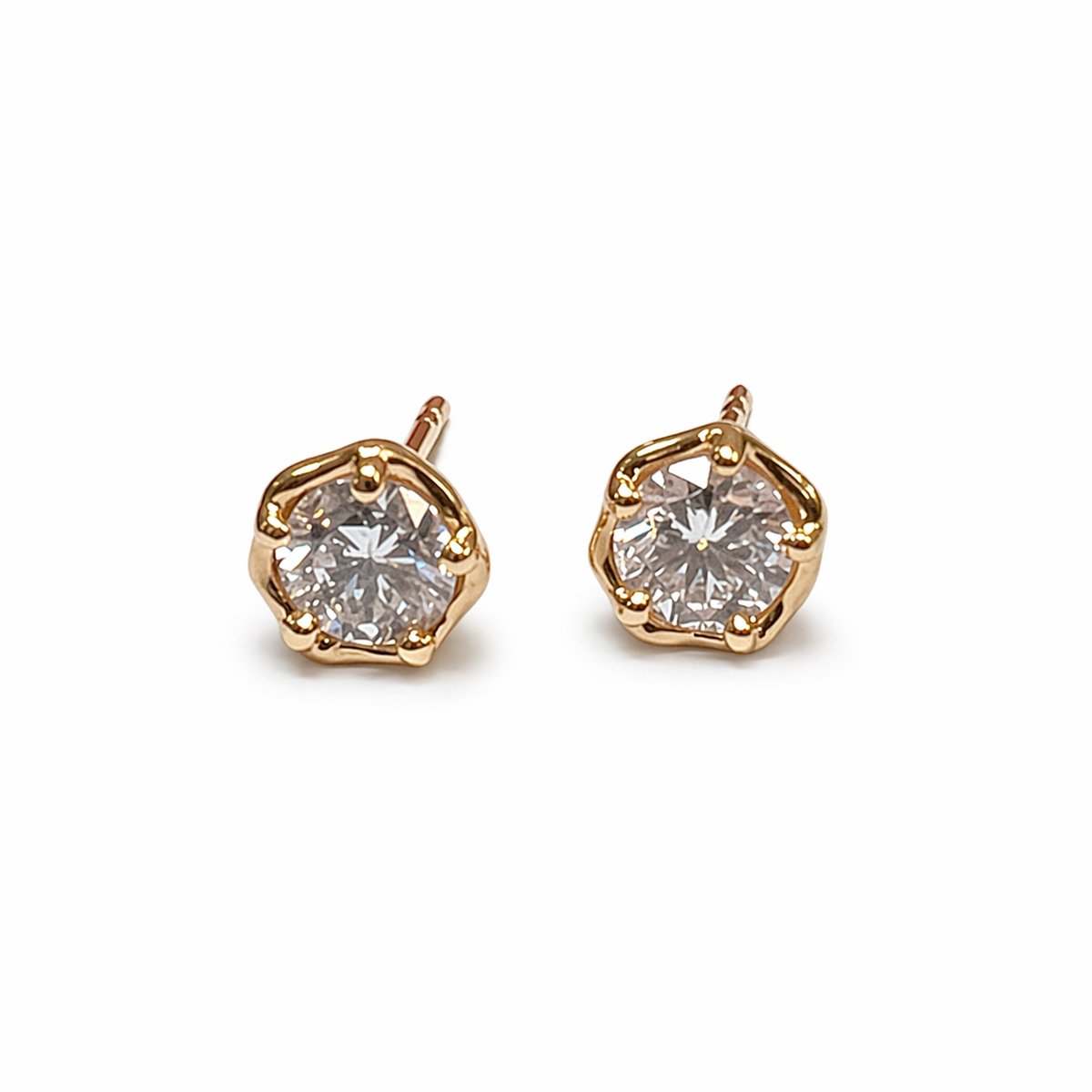 Petersen Jewels 14 kt rustike øreringe med 0,35 ct labgrown diamant set forfra