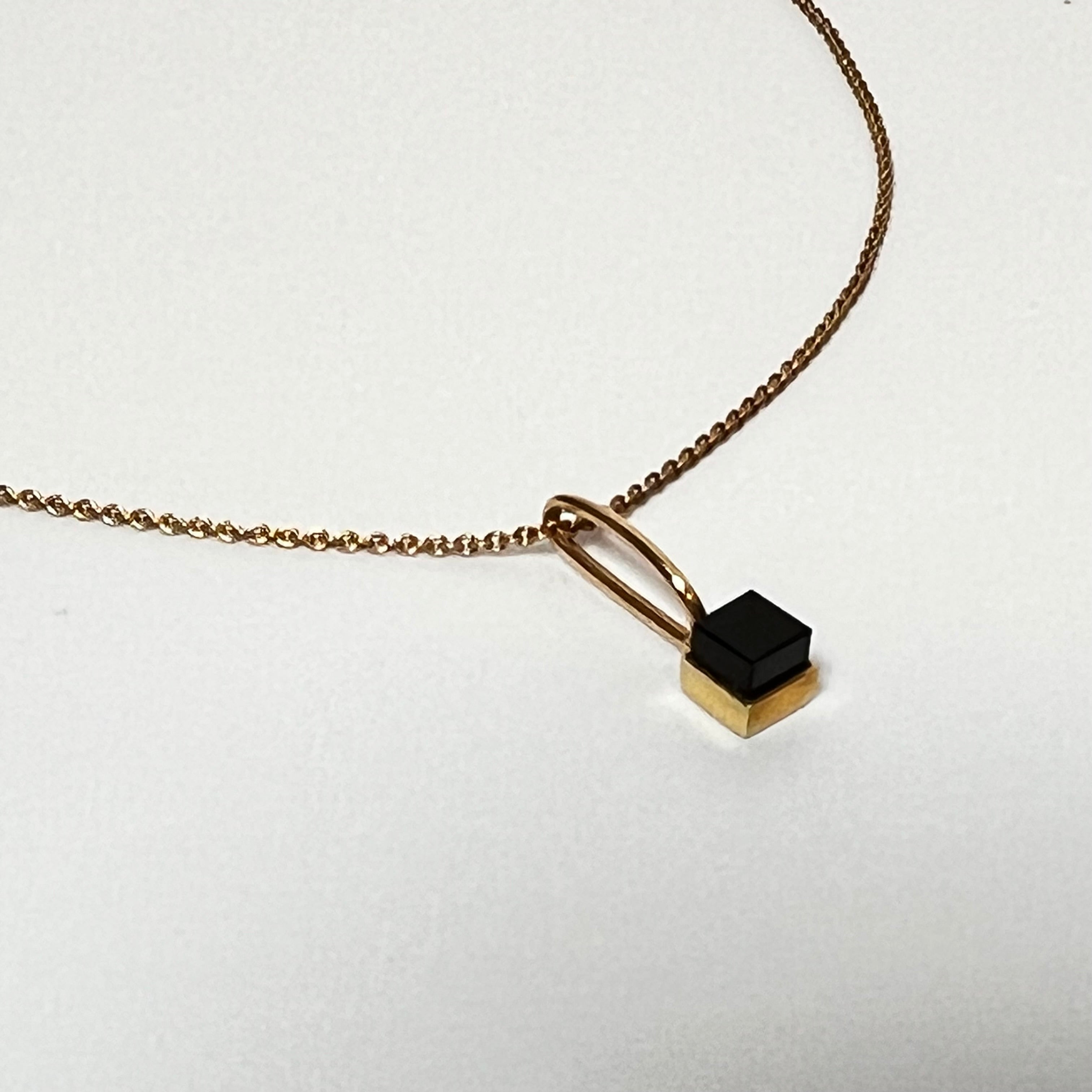 Guld Vedhæng 14kt med sort onyx