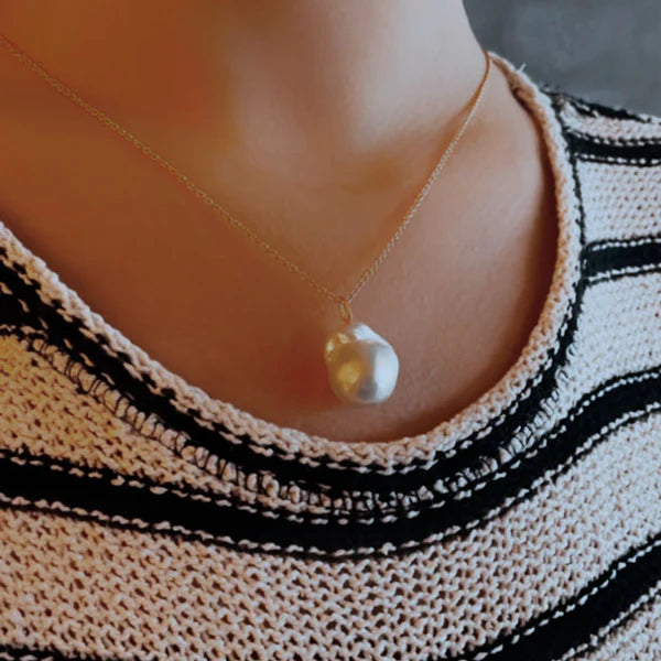 Baroque pearl pendant