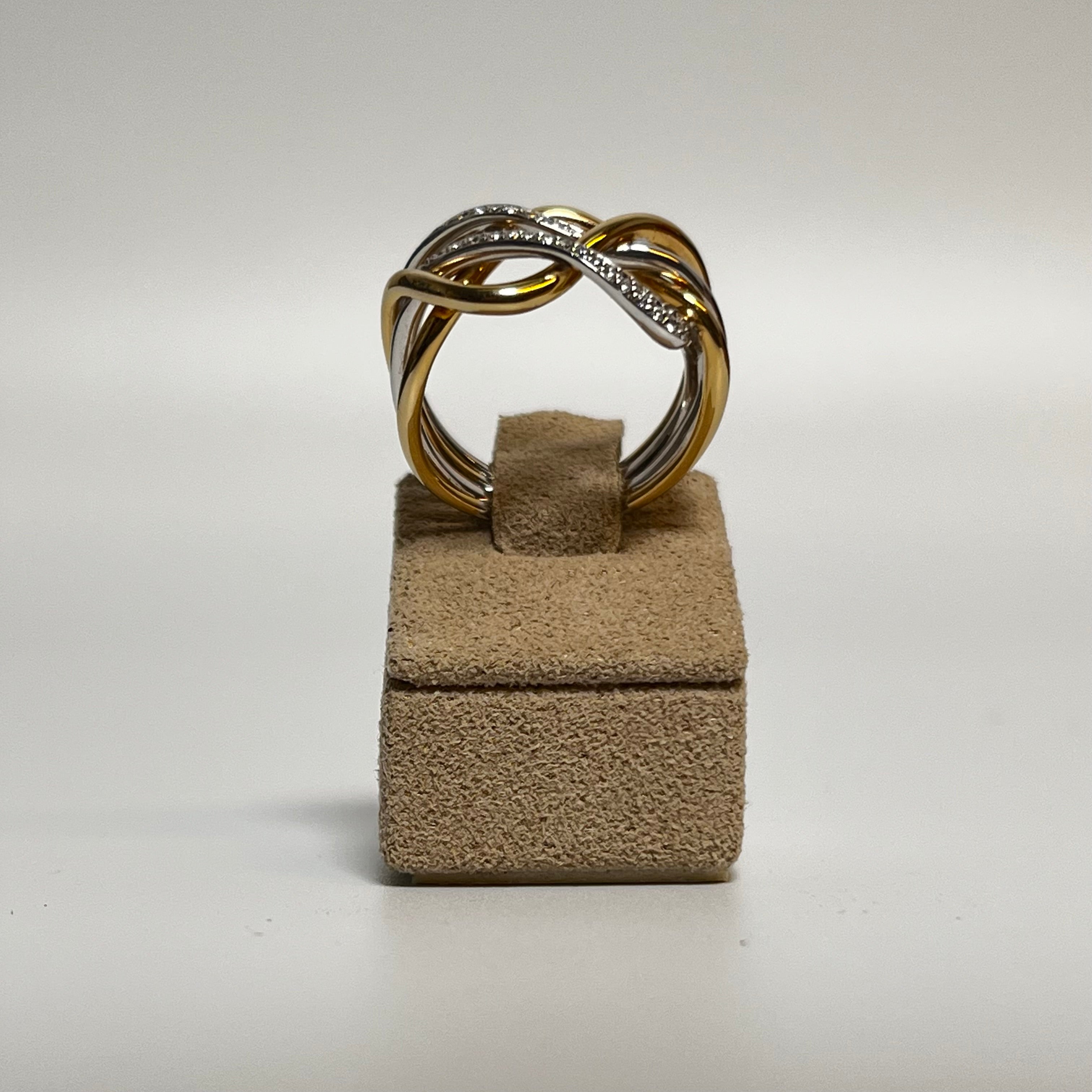 Ring med diamanter 14kt. - str 55