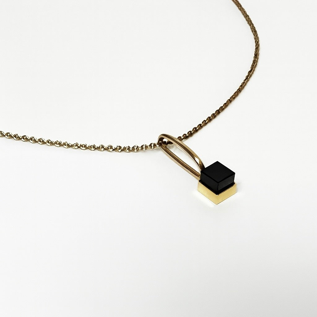 Guld Vedhæng 14kt med sort onyx