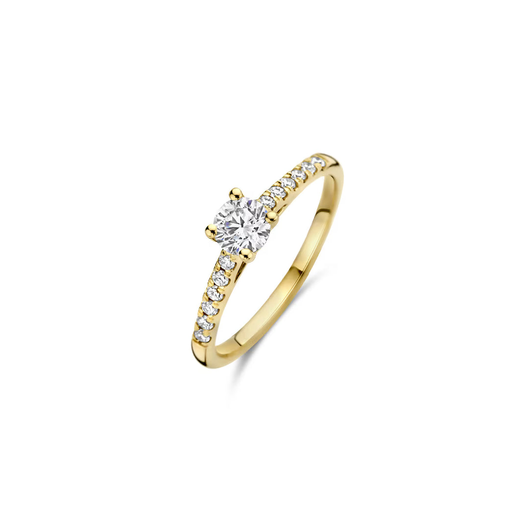 Blush ring LG1006Y i 14 kt gult guld med 0,40 ct centerdiamant og 2 x 0,18 ct labgrown diamanter set i skrå vinkel