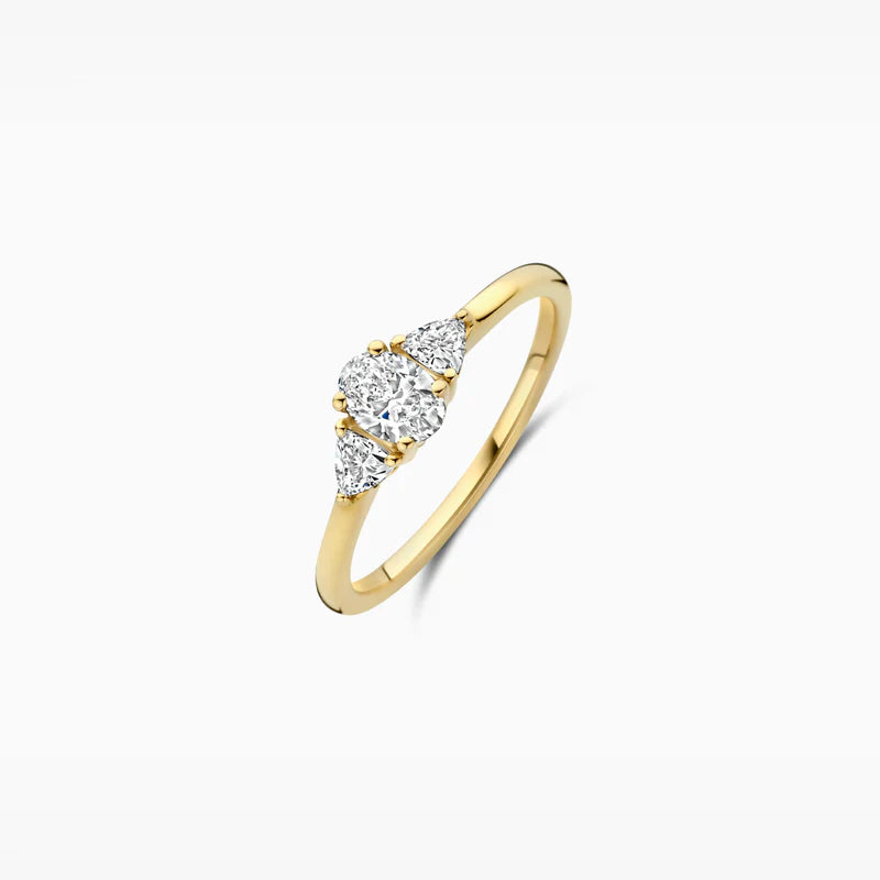 Blush ring LG1039Y i 14 kt gult guld med oval labgrown diamant og to sidesten set i skrå vinkel