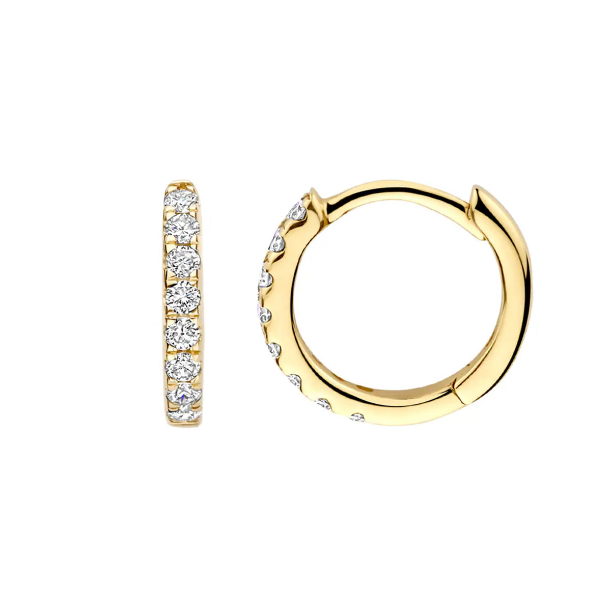 Nærbillede af Blush creoler i 14 kt guld med pavé-satte labgrown diamanter 2 x 0,12 ct – feminin elegance og komfort