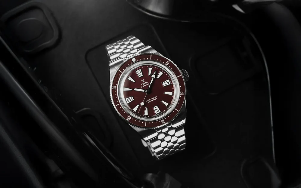 YEMA Skin Diver CMM.20 Bordeaux set forfra med Scales Slim stållænke