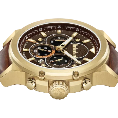 Nærbillede af Timberland Fast Strike TDWGB0056002 med brun skive, guldfarvet urkasse og kronografknapper