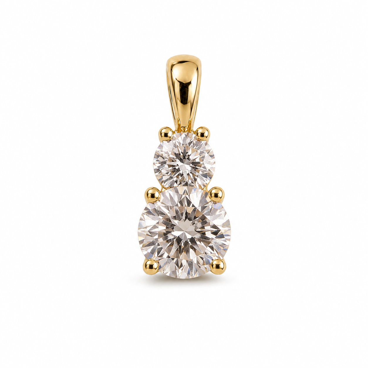 Petersen Jewels guldvedhæng med 0,65 ct labgrown diamanter i frontal produktvisning