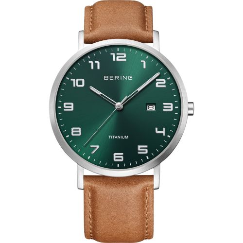 BERING Titanium 18640-568 herreur med grøn Sunray urskive, børstet titaniumkasse, brun kalvelæderrem, safirglas, kvartsurværk og 5 ATM vandtæthed.