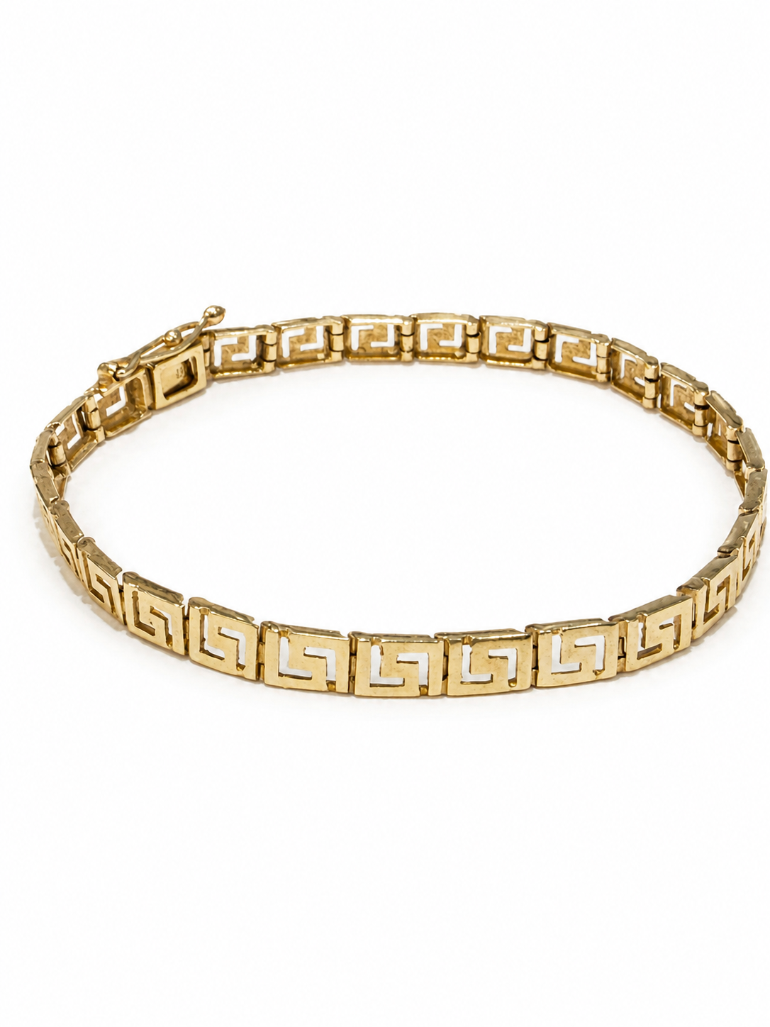 Armbånd i 14 kt. med græsk inspireret mønster set fra vinkel [ai-redigeret]