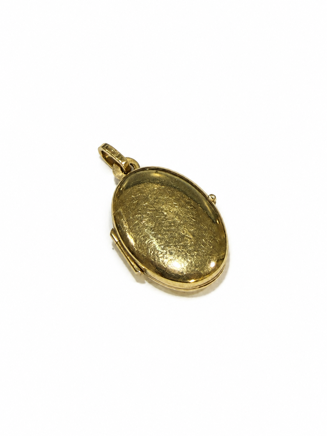 Brugt blank oval medaljon i 14 kt. set lukket forfra [ai-redigeret]