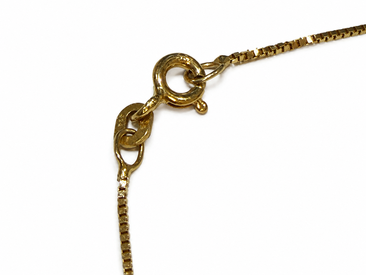 Brugt BNH Venezia armbånd i 14 kt. guld, nærbillede af lås og stempel [ai-redigeret]