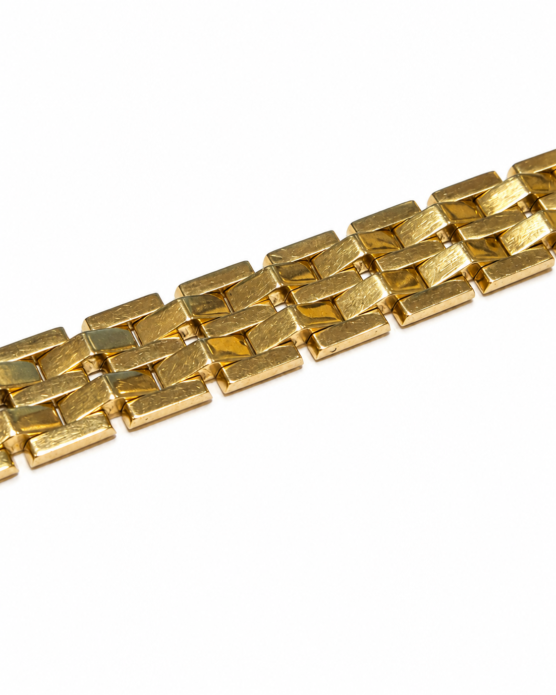 Detaljebillede af brugt 14 kt. armbånd med brede geometriske led [ai-redigeret]