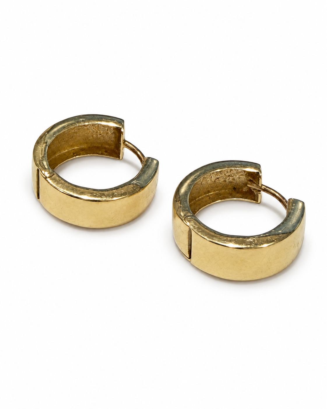 Brugte 14 kt. guld click creoler – sidevisning [ai-redigeret]