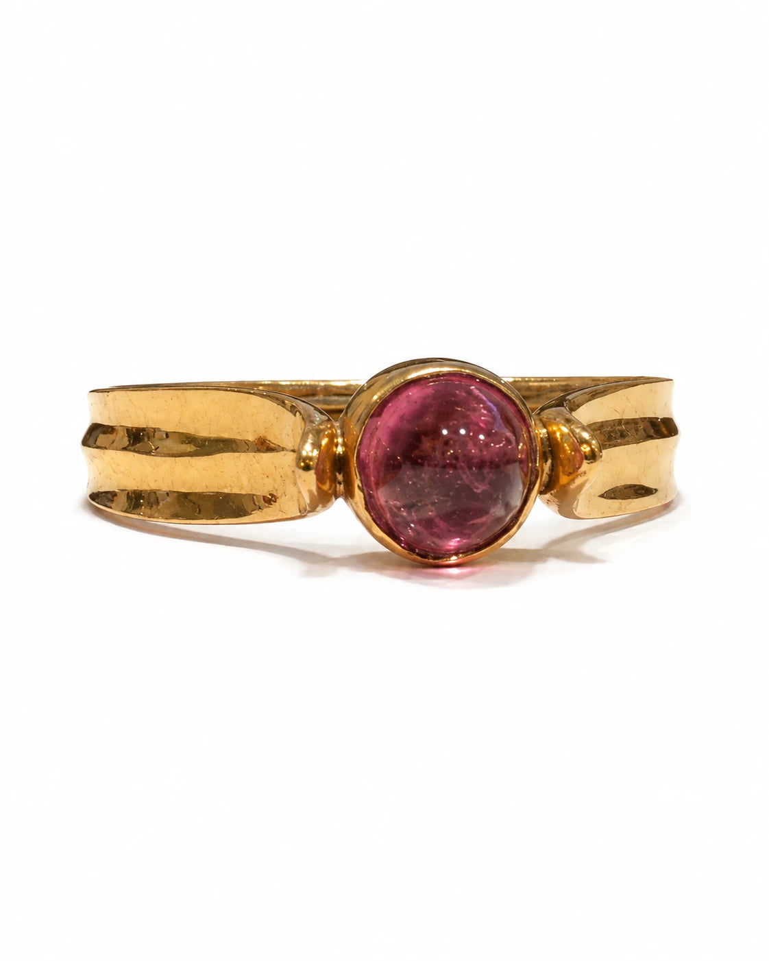 Brugt 14 kt. guldring med pink sten, front [ai-redigeret]