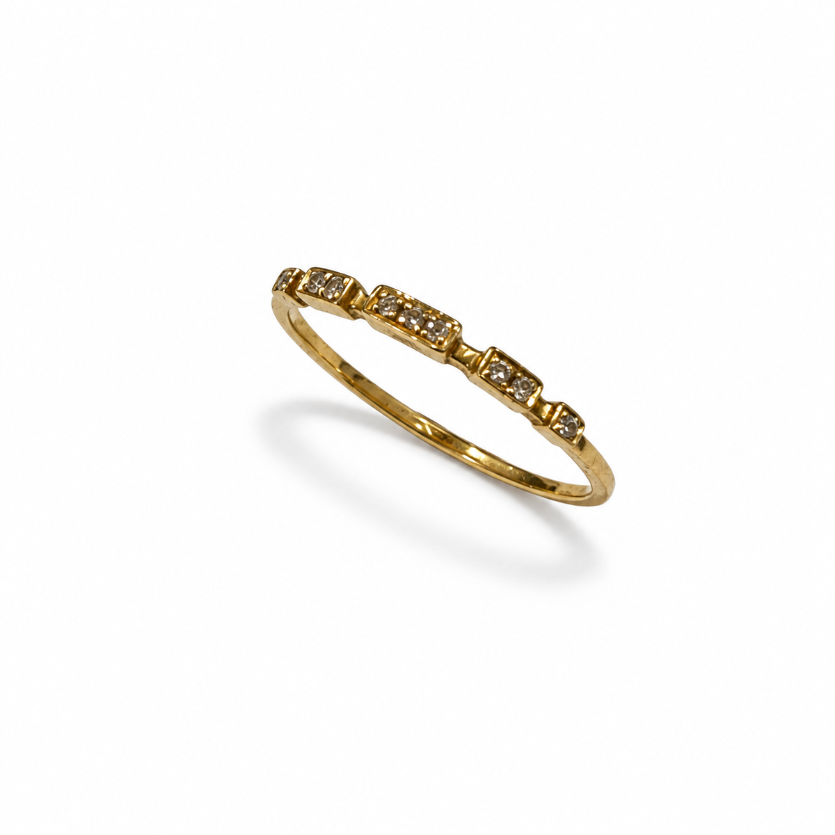 Brugt ring i 18 kt. guld med 9 diamanter set skråt – BRUGT0108 [ai-redigeret]