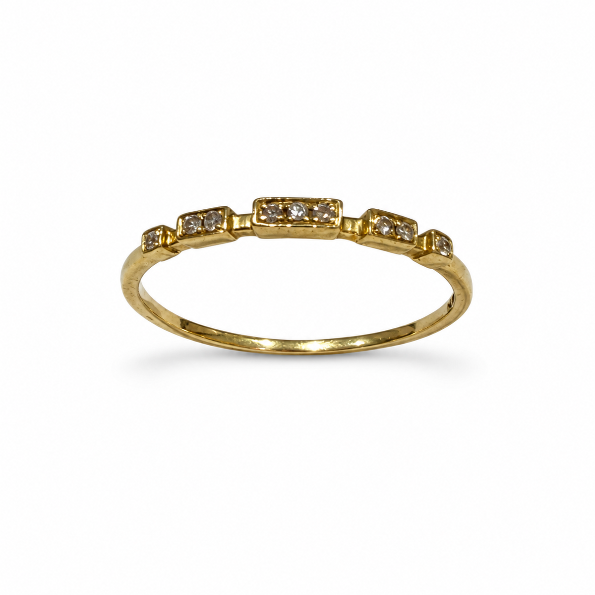 Brugt ring i 18 kt. guld med 9 diamanter set bagfra – BRUGT0108 [ai-redigeret]