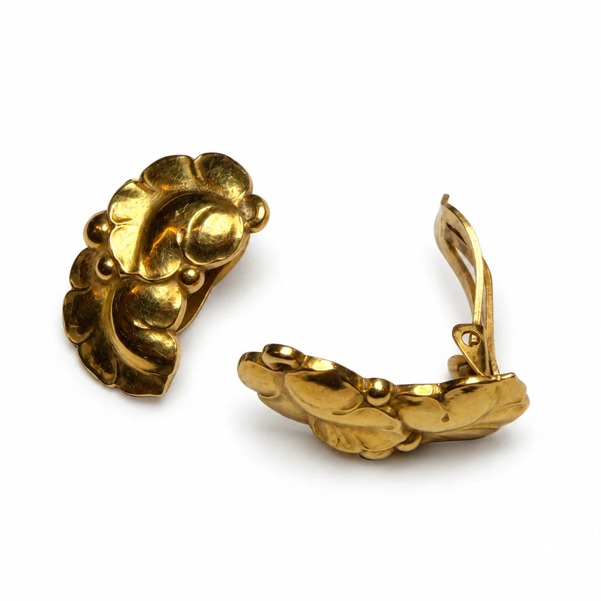 Brugte Georg Jensen øreclips i 18 kt. guld med clipslukning - 62357490 [ai-redigeret]