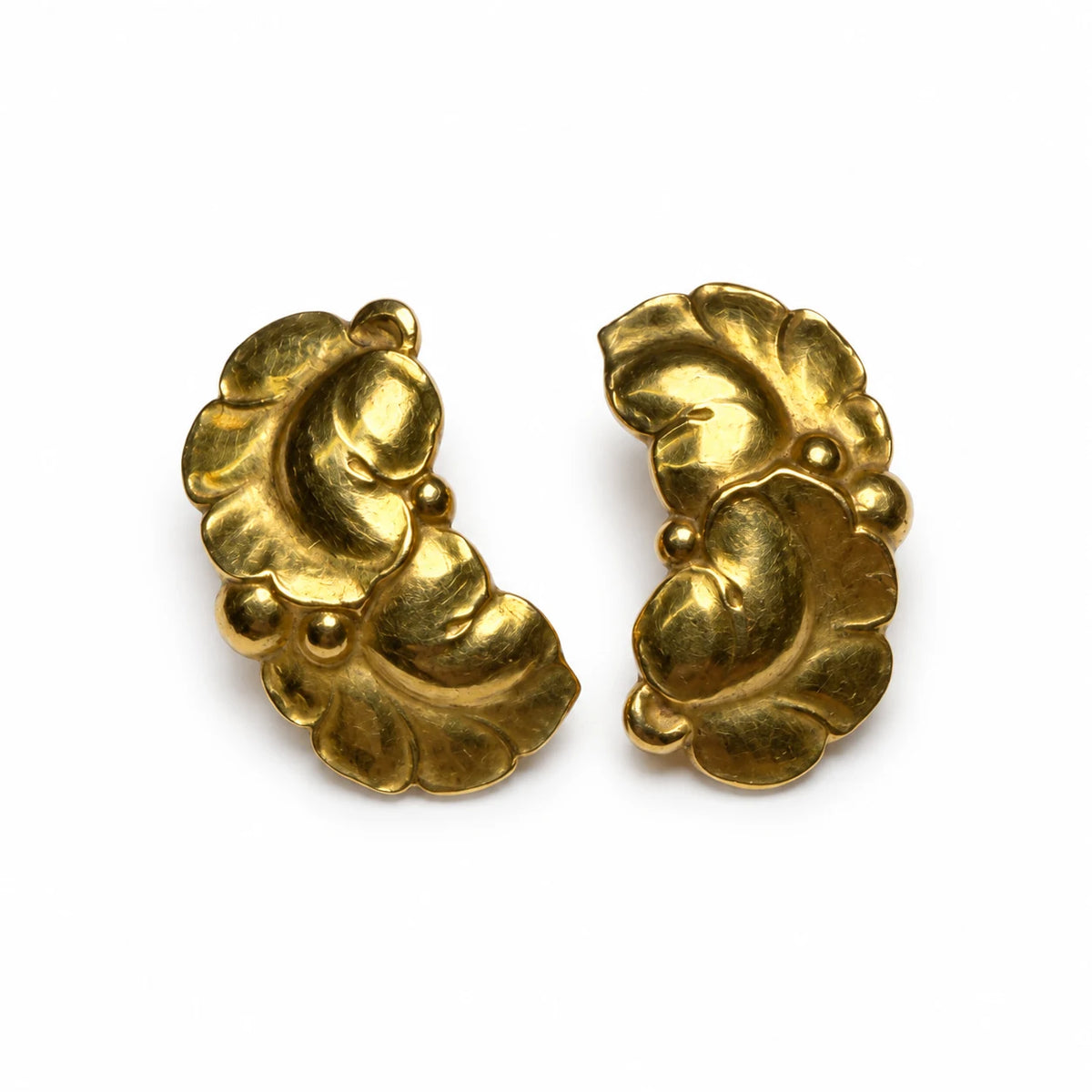 Brugte Georg Jensen øreclips i 18 kt. guld - alternativ frontvisning - 62357490 [ai-redigeret]