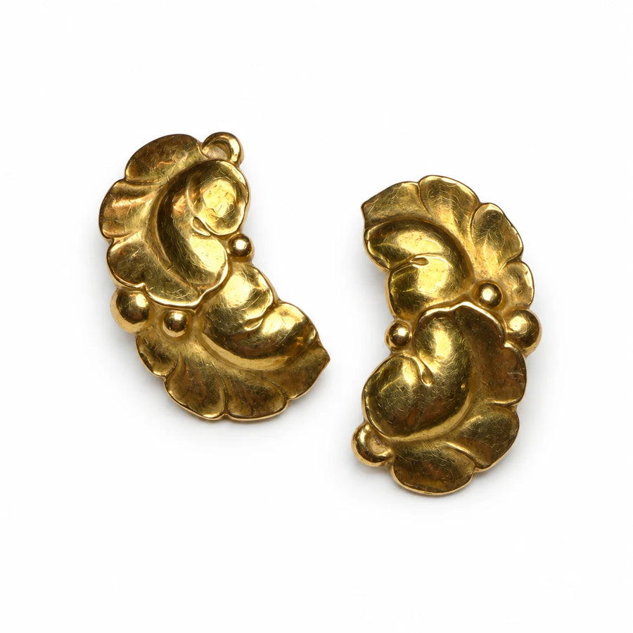 Brugte Georg Jensen øreclips i 18 kt. guld set forfra - 62357490 [ai-redigeret]