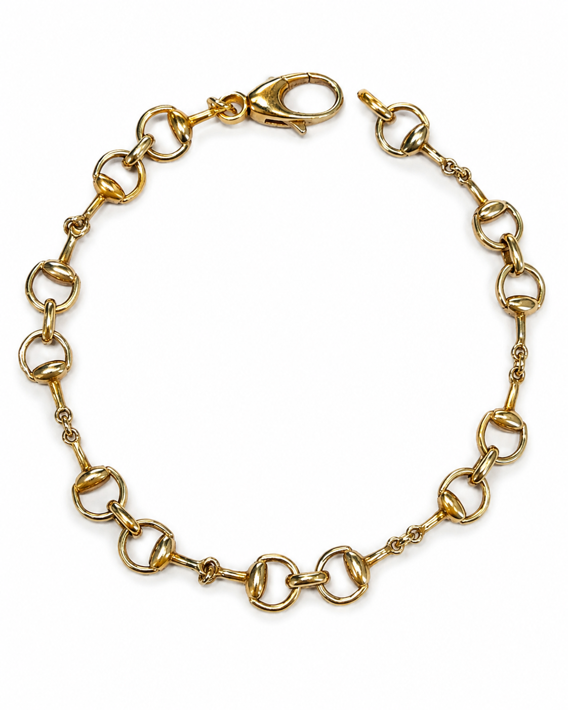 Brugt 18 kt. armbånd stemplet Gucci 750 set fra en anden vinkel [ai-redigeret]