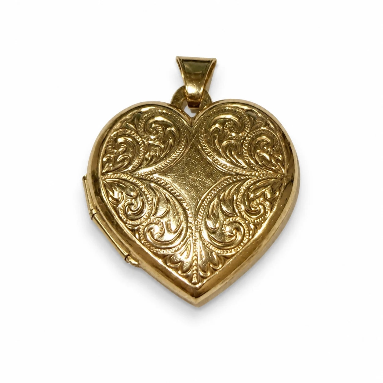 Brugt hjerte-medaljon i 9 kt. guld med graveret ornamentik - BRUGT0076 [ai-redigeret]