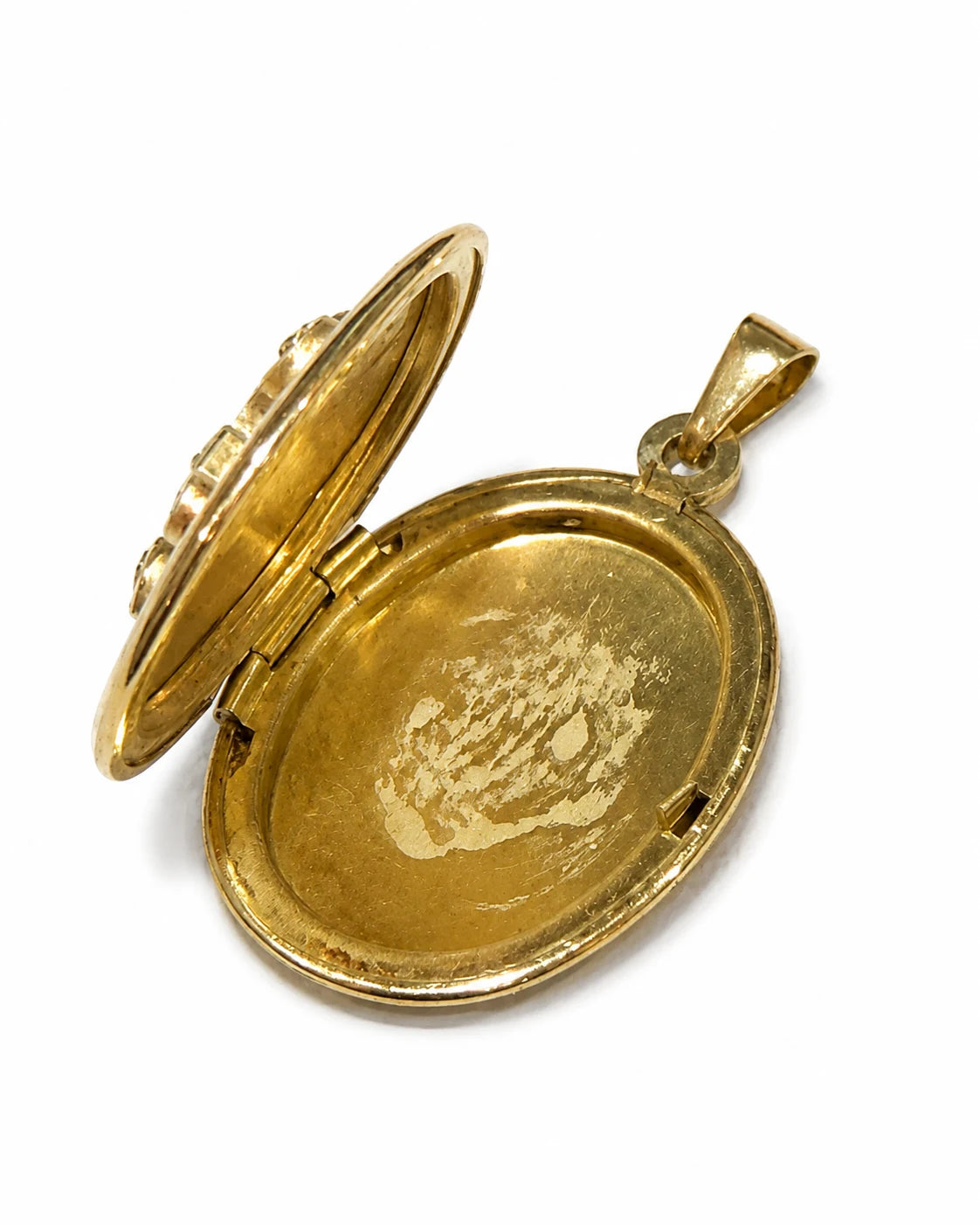 Åben brugt medaljon i 14 kt. guld vist fra siden [ai-redigeret]