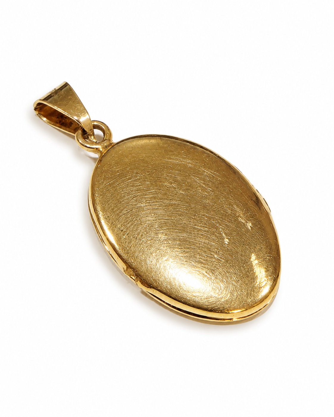 Oval medaljon i 14 kt. set fra bagsiden [ai-redigeret]