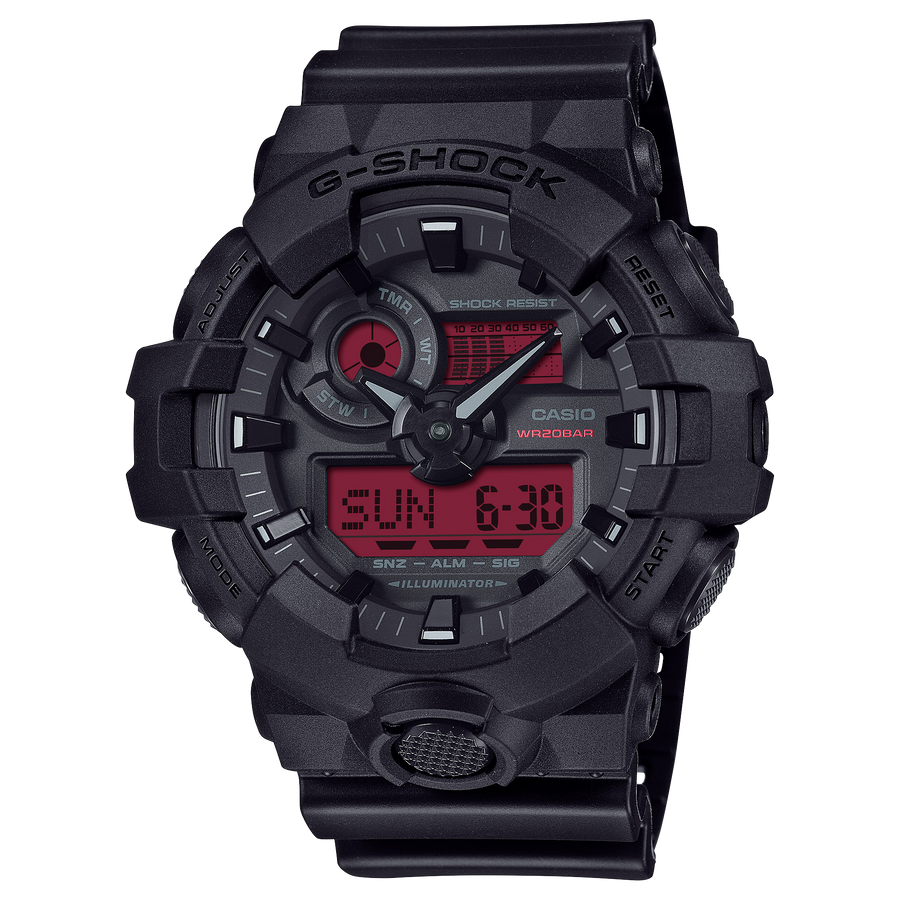 Casio G-SHOCK GA-700BBR-1AER herreur fra Black & Red-kollektionen med sort resinurkasse, sort rem, rødt LCD-display, analog-digital tidsvisning og 20 bar vandtæthed.
