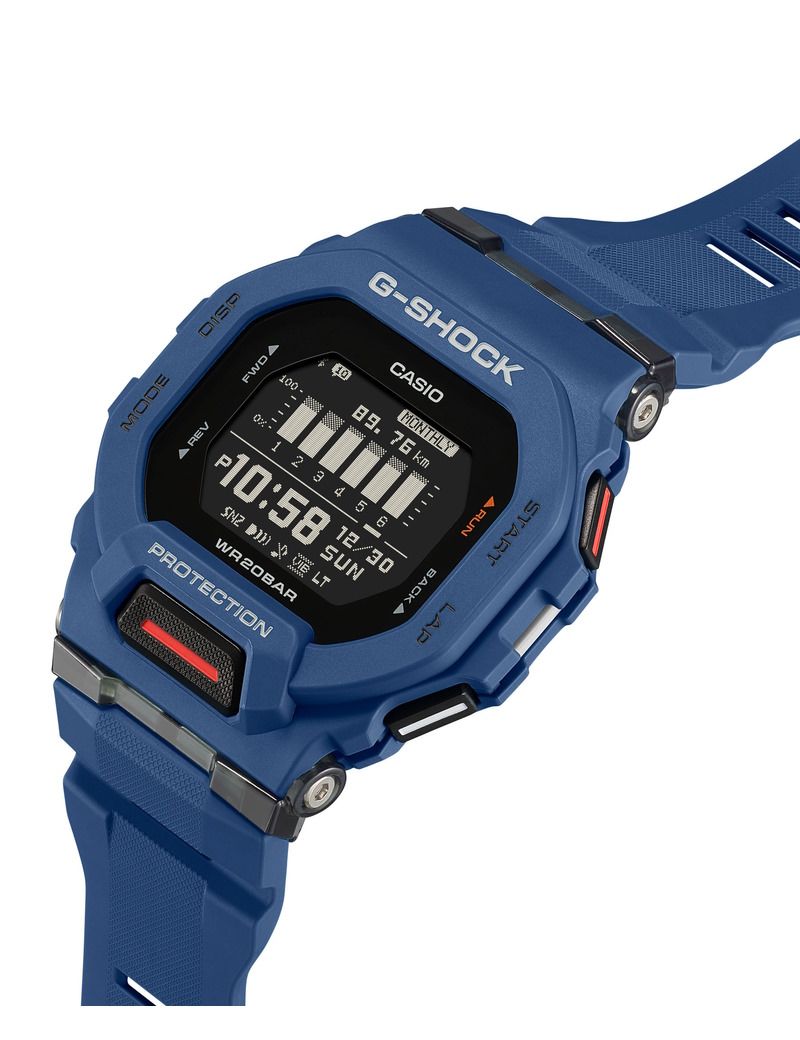 Casio G-Shock GBD-200-2ER set fra vinkel med blå resinrem, robust G-Shock urkasse, sort digitalt display og træningsfunktioner.