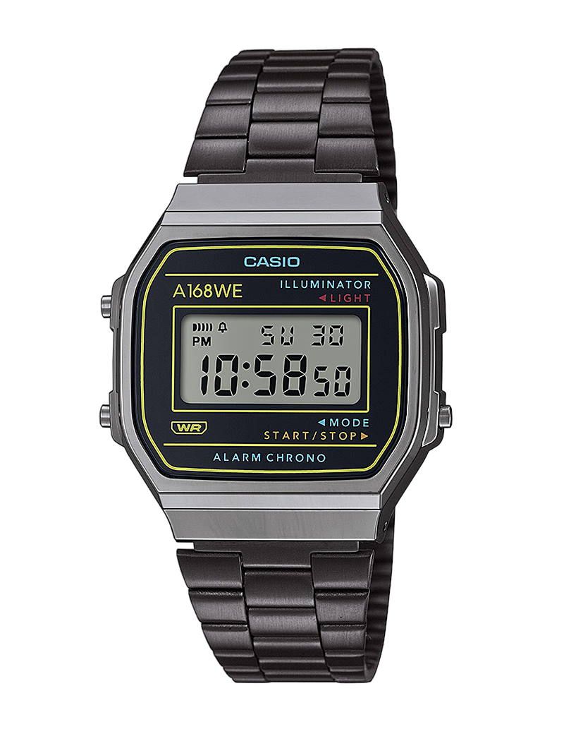 Casio A168WEHB-1AEF digitalur i guldfarvet stål med sort urskive, LCD-display, alarm, lys og retrodesign. Klassisk model med vintage karakter.