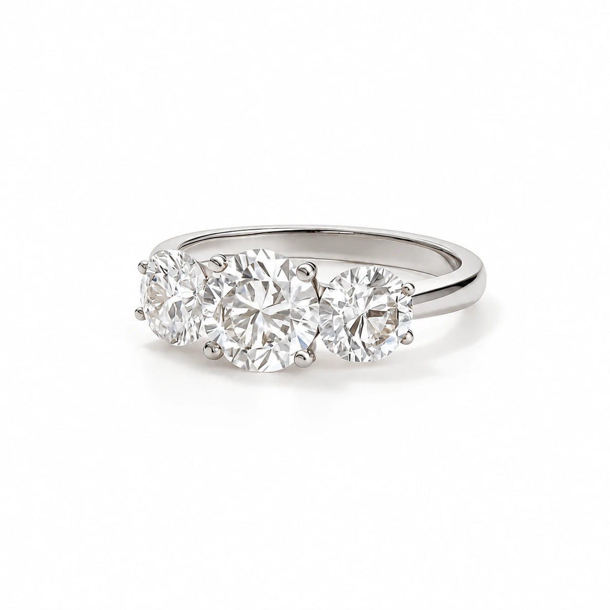Petersen Jewels Starlight 3-stens ring i 14 kt hvidguld med 2,00 ct labgrown diamanter set fra vinkel [ai-redigeret]