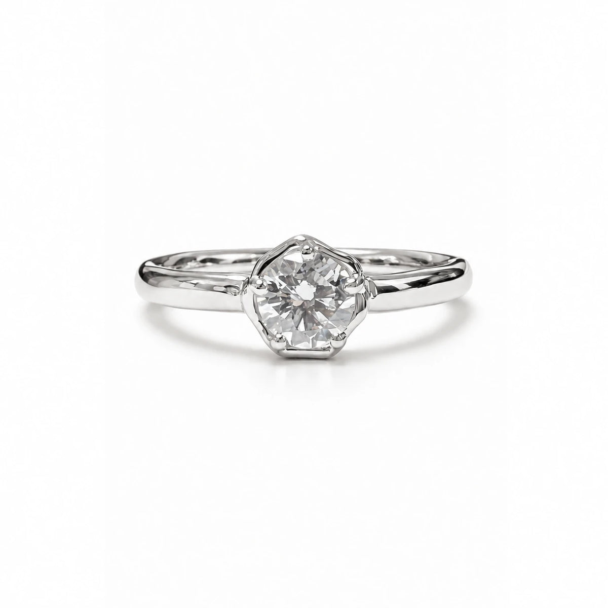 Petersen Jewels Stella ring i 14 kt hvidguld med 0,75 ct round cut labgrown diamant [ai-redigeret]