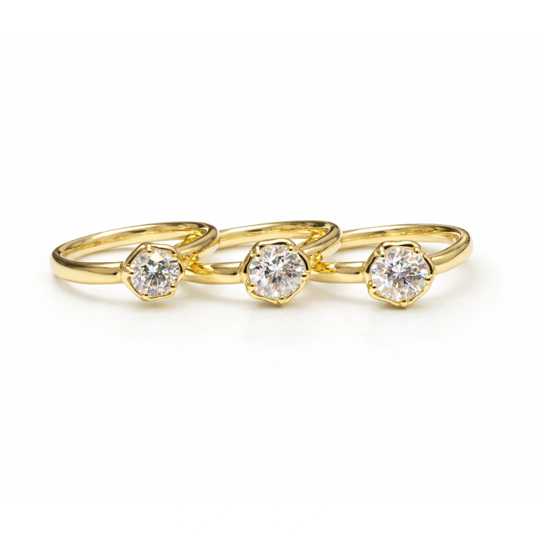 Tre Petersen Jewels rustikke ringe i 14 kt guld med round cut labgrown diamanter i forskellige størrelser