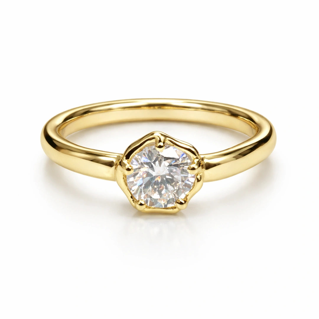 Petersen Jewels rustik ring i 14 kt guld med 0,5 ct round cut labgrown diamant set forfra