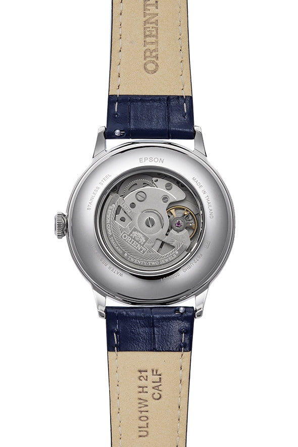 Orient Bambino RA-AC0029E bagside med synligt automatisk F6724 urværk og læderrem
