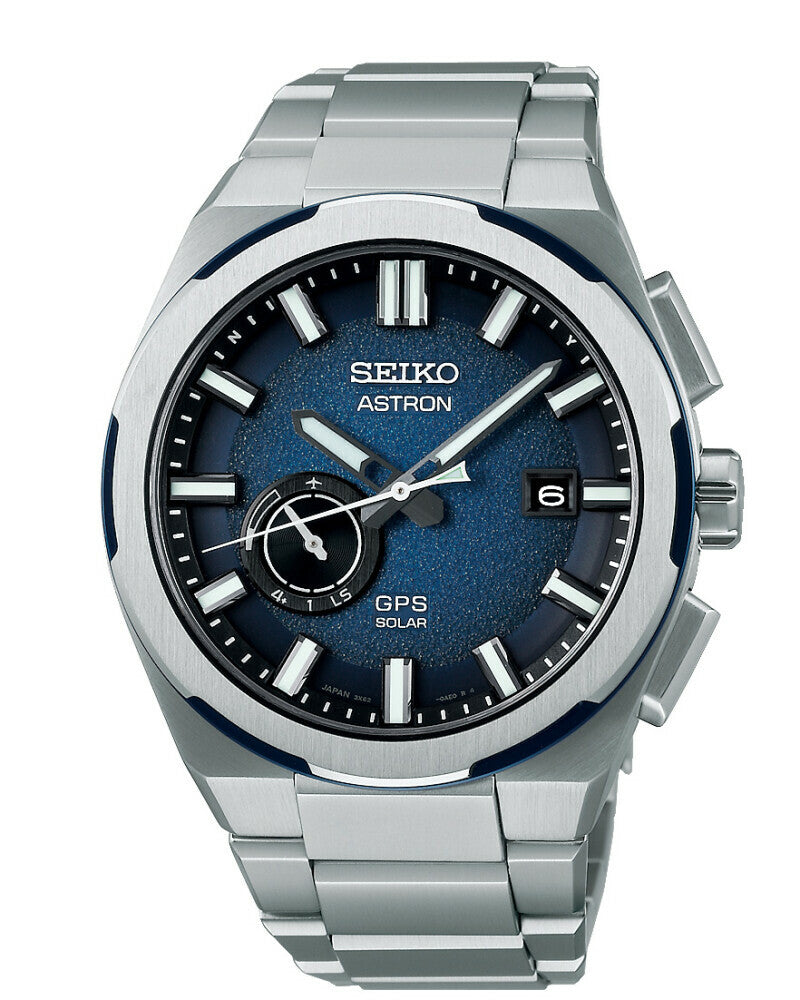 Seiko Astron SSJ023J1 GPS Solar i titanium med blå urskive set forfra