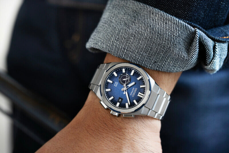 Seiko Astron SSJ023J1 GPS Solar i titanium båret på håndled