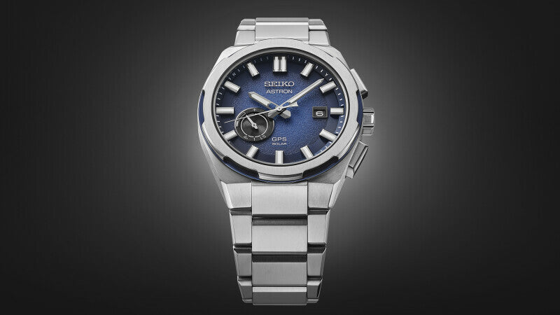 Seiko Astron SSJ023J1 med blå urskive og titaniumslænke